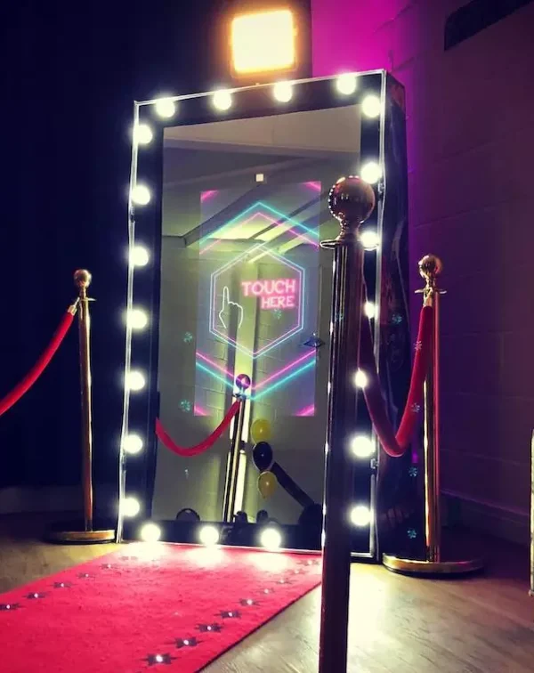 Magic-Mirror-Photo-Booth-taranto3